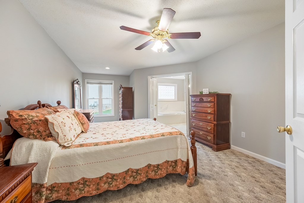 Wytheville, Virginia 24382, United States, 3 Bedrooms Bedrooms, ,2 BathroomsBathrooms,Residential,Active,103808