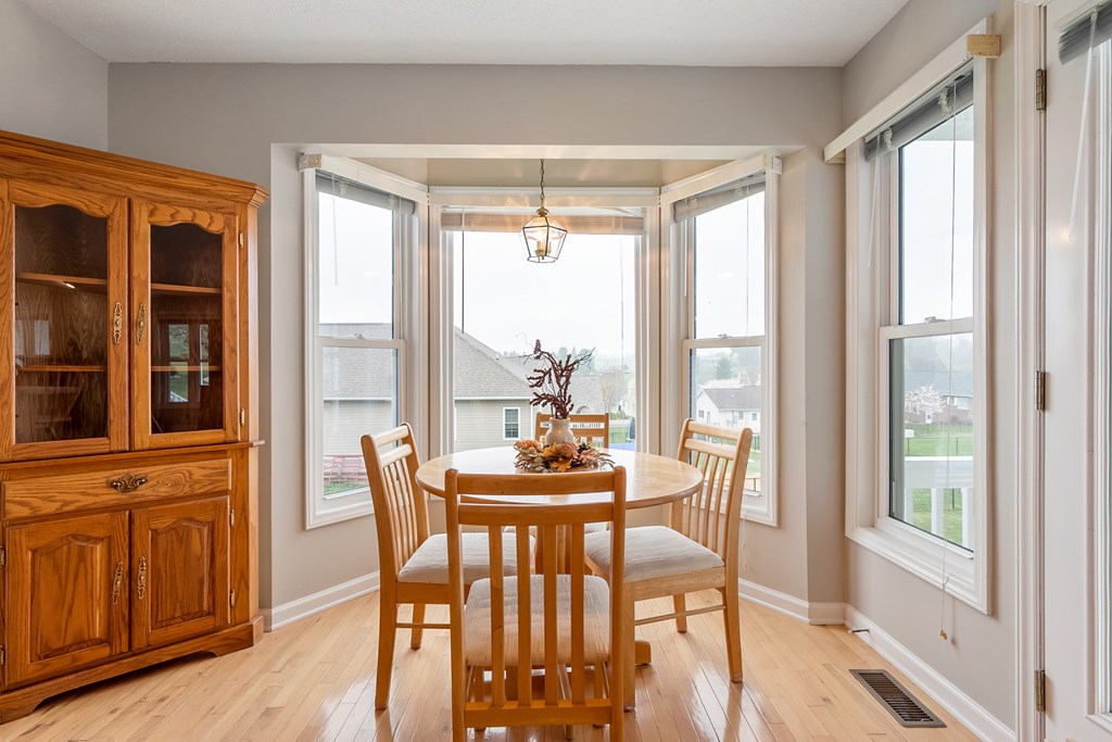 Wytheville, Virginia 24382, United States, 3 Bedrooms Bedrooms, ,2 BathroomsBathrooms,Residential,Active,103808