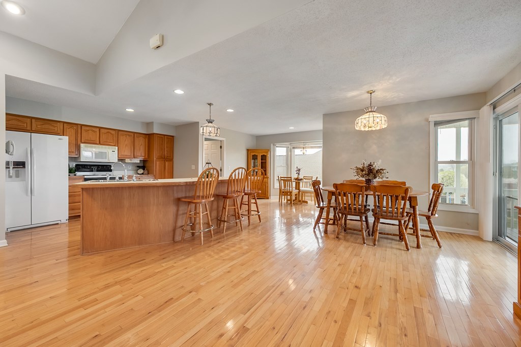 Wytheville, Virginia 24382, United States, 3 Bedrooms Bedrooms, ,2 BathroomsBathrooms,Residential,Active,103808