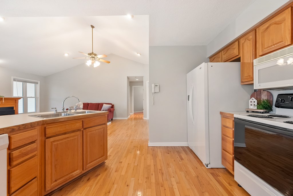 Wytheville, Virginia 24382, United States, 3 Bedrooms Bedrooms, ,2 BathroomsBathrooms,Residential,Active,103808