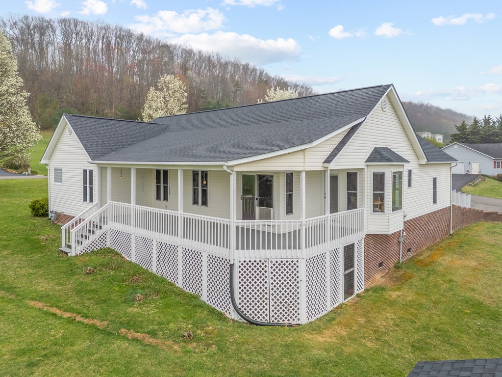 Wytheville, Virginia 24382, United States, 3 Bedrooms Bedrooms, ,2 BathroomsBathrooms,Residential,Active,103808