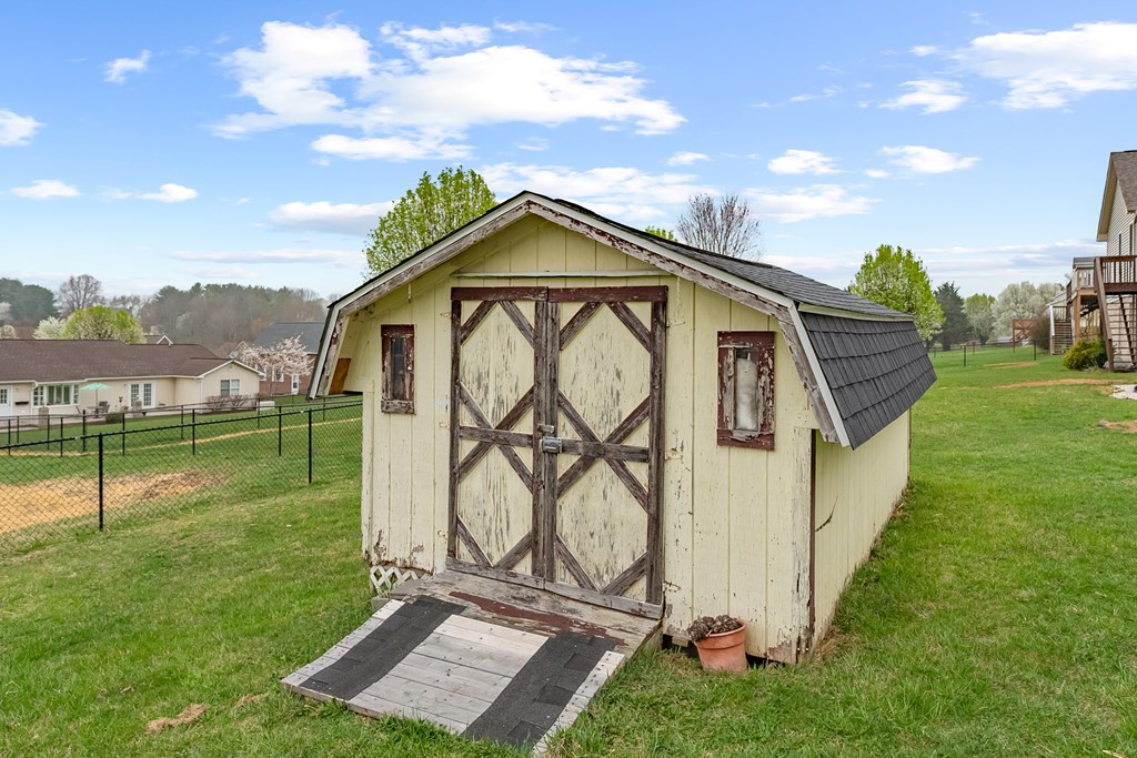 Wytheville, Virginia 24382, United States, 3 Bedrooms Bedrooms, ,2 BathroomsBathrooms,Residential,Active,103808