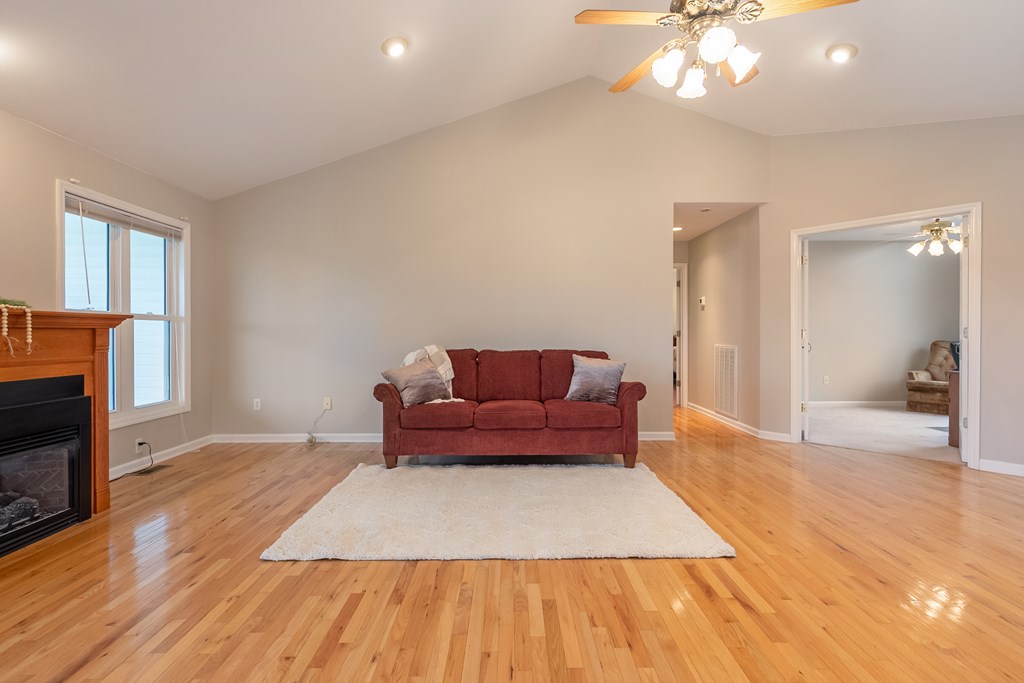 Wytheville, Virginia 24382, United States, 3 Bedrooms Bedrooms, ,2 BathroomsBathrooms,Residential,Active,103808