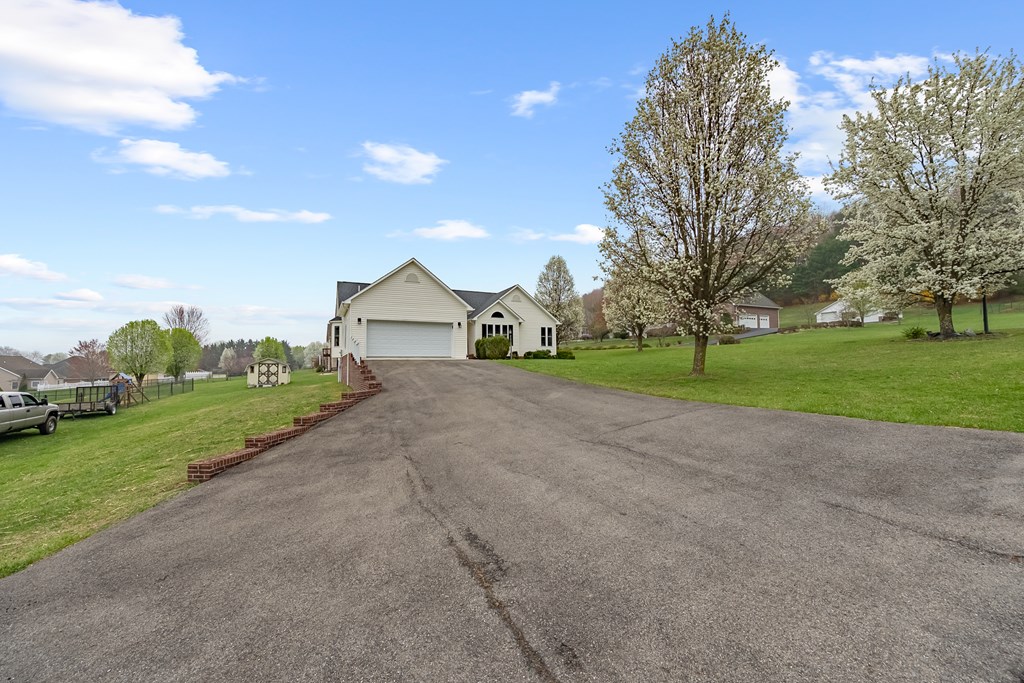 Wytheville, Virginia 24382, United States, 3 Bedrooms Bedrooms, ,2 BathroomsBathrooms,Residential,Active,103808