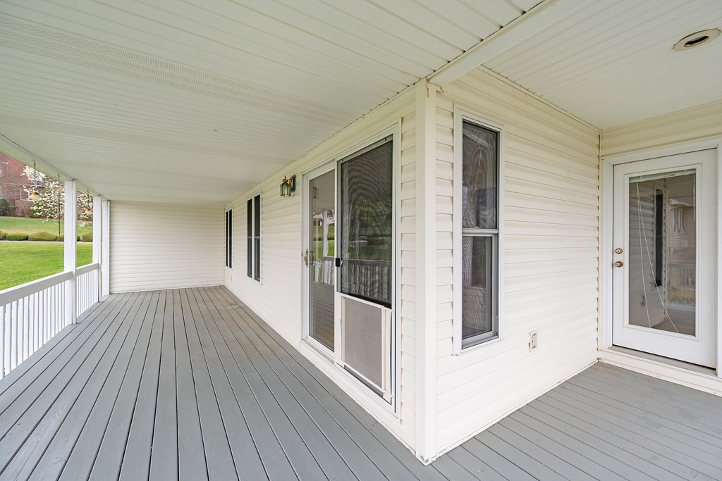 Wytheville, Virginia 24382, United States, 3 Bedrooms Bedrooms, ,2 BathroomsBathrooms,Residential,Active,103808