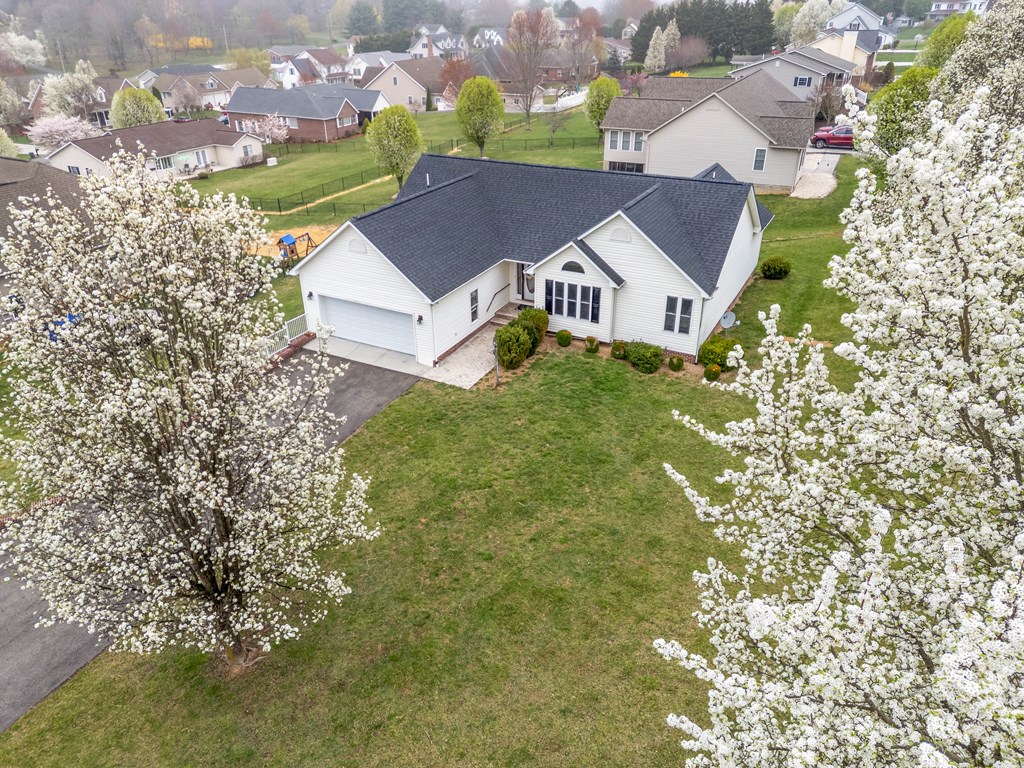 Wytheville, Virginia 24382, United States, 3 Bedrooms Bedrooms, ,2 BathroomsBathrooms,Residential,Active,103808