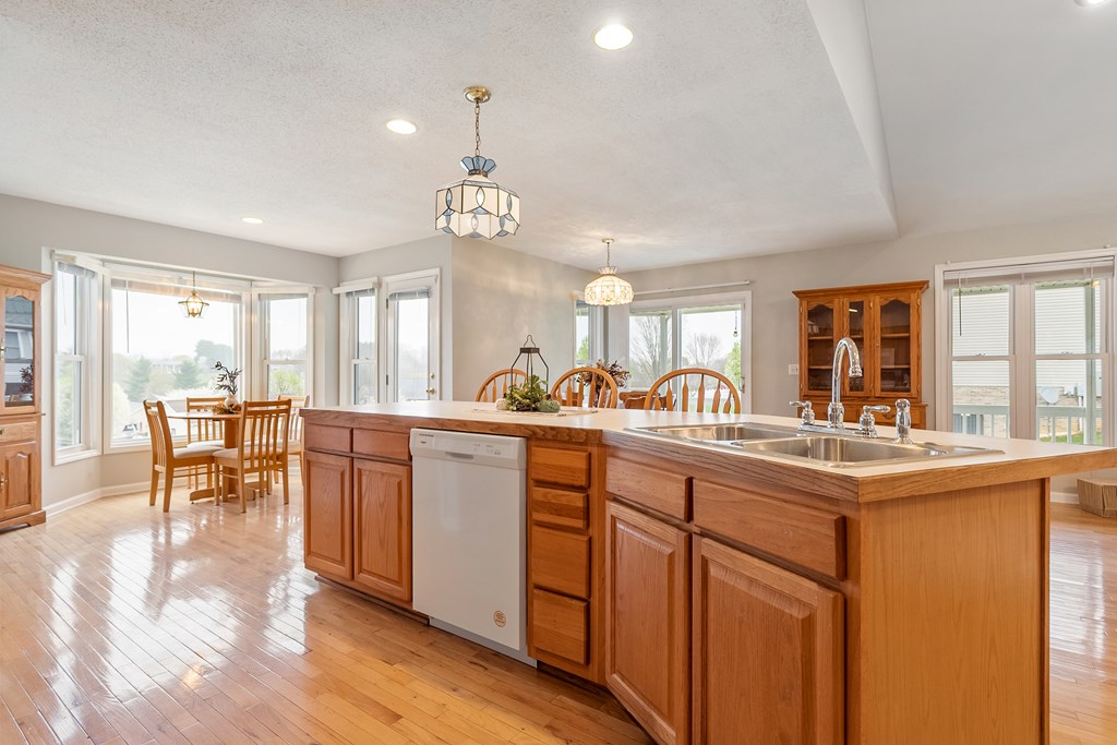 Wytheville, Virginia 24382, United States, 3 Bedrooms Bedrooms, ,2 BathroomsBathrooms,Residential,Active,103808