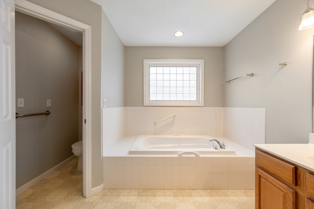 Wytheville, Virginia 24382, United States, 3 Bedrooms Bedrooms, ,2 BathroomsBathrooms,Residential,Active,103808