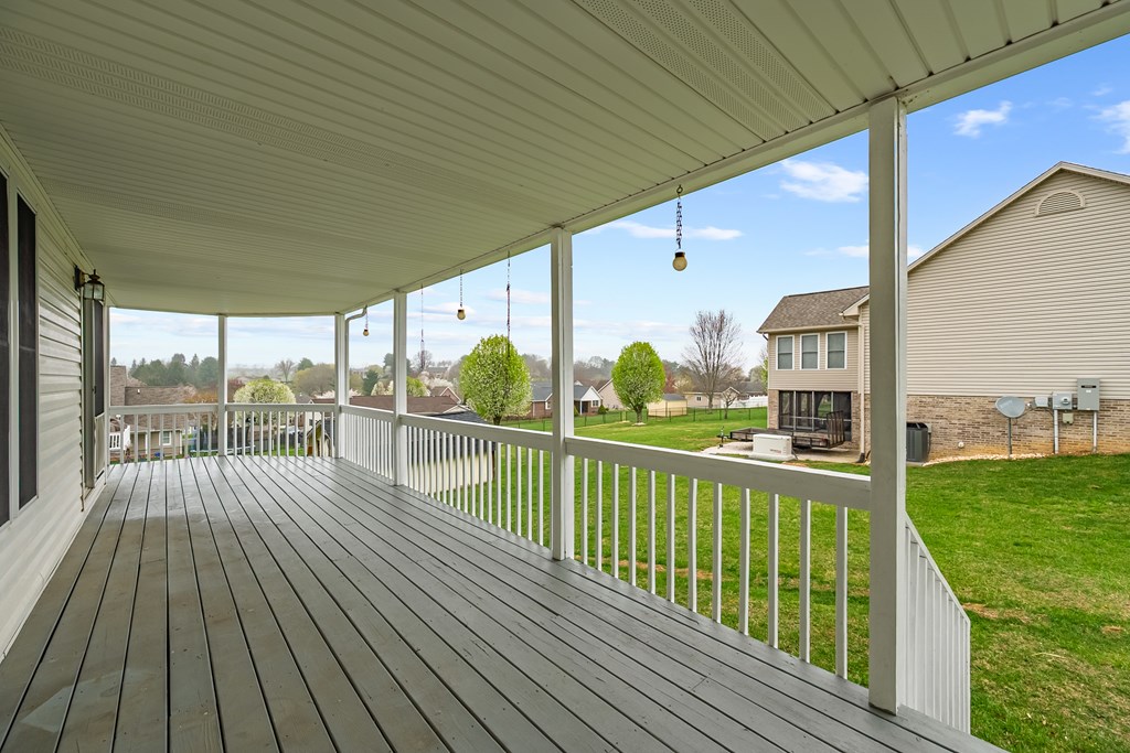 Wytheville, Virginia 24382, United States, 3 Bedrooms Bedrooms, ,2 BathroomsBathrooms,Residential,Active,103808