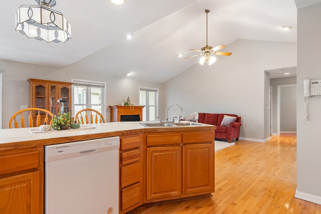 Wytheville, Virginia 24382, United States, 3 Bedrooms Bedrooms, ,2 BathroomsBathrooms,Residential,Active,103808