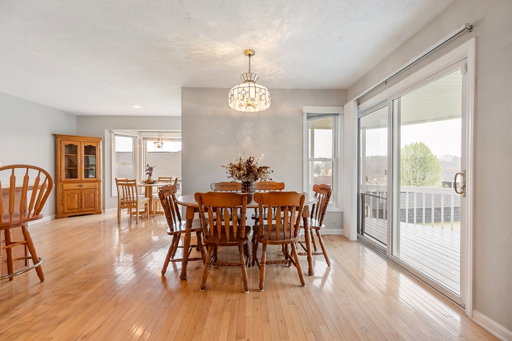 Wytheville, Virginia 24382, United States, 3 Bedrooms Bedrooms, ,2 BathroomsBathrooms,Residential,Active,103808