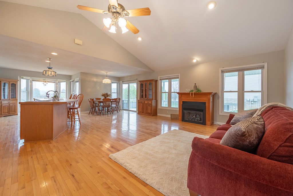 Wytheville, Virginia 24382, United States, 3 Bedrooms Bedrooms, ,2 BathroomsBathrooms,Residential,Active,103808