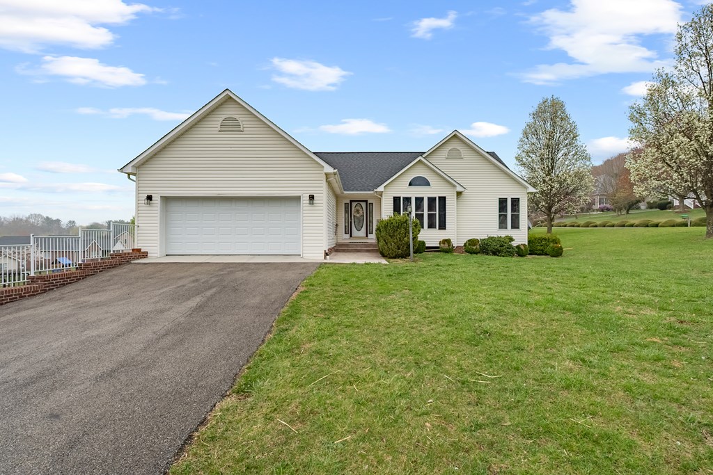 Wytheville, Virginia 24382, United States, 3 Bedrooms Bedrooms, ,2 BathroomsBathrooms,Residential,Active,103808