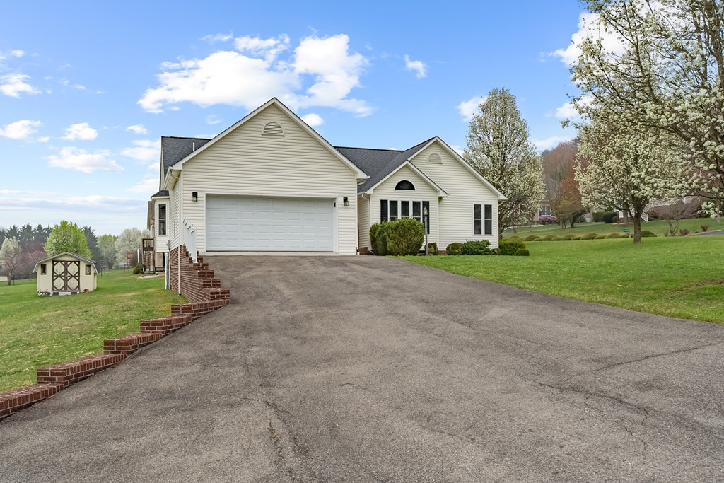 Wytheville, Virginia 24382, United States, 3 Bedrooms Bedrooms, ,2 BathroomsBathrooms,Residential,Active,103808