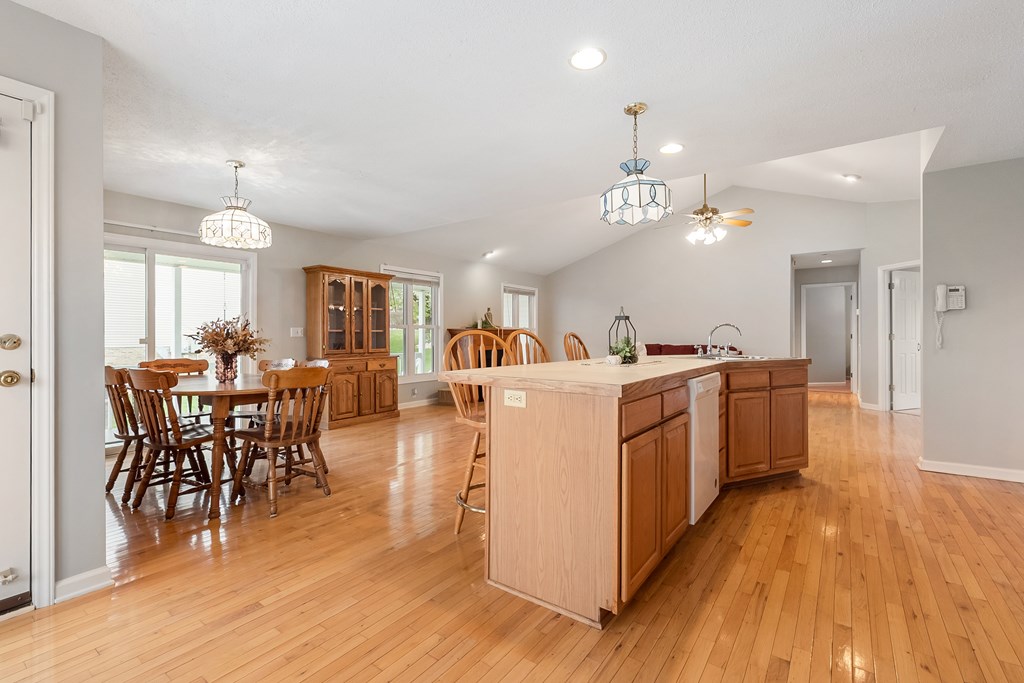 Wytheville, Virginia 24382, United States, 3 Bedrooms Bedrooms, ,2 BathroomsBathrooms,Residential,Active,103808