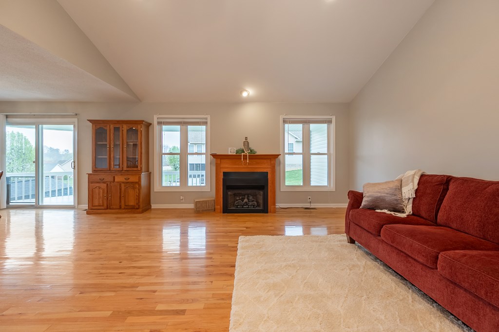 Wytheville, Virginia 24382, United States, 3 Bedrooms Bedrooms, ,2 BathroomsBathrooms,Residential,Active,103808