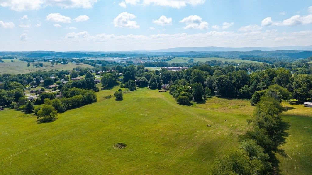 Photo of 3 Beck Ln, Pulaski, VA 24301 (MLS # 103501)