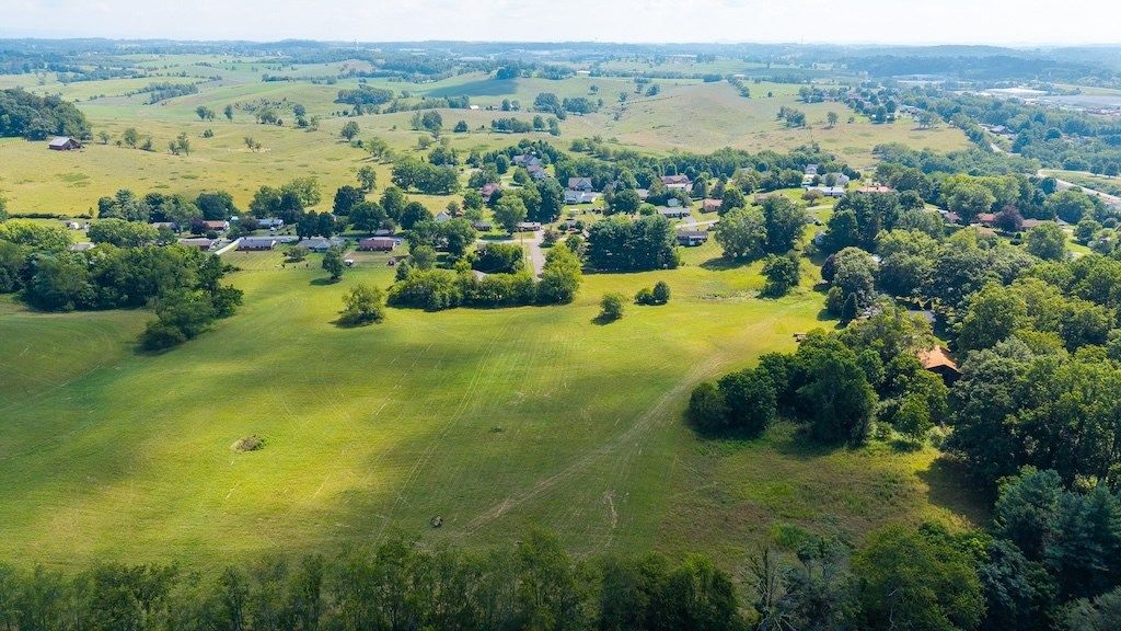 Photo of 3 Beck Ln, Pulaski, VA 24301 (MLS # 103501)