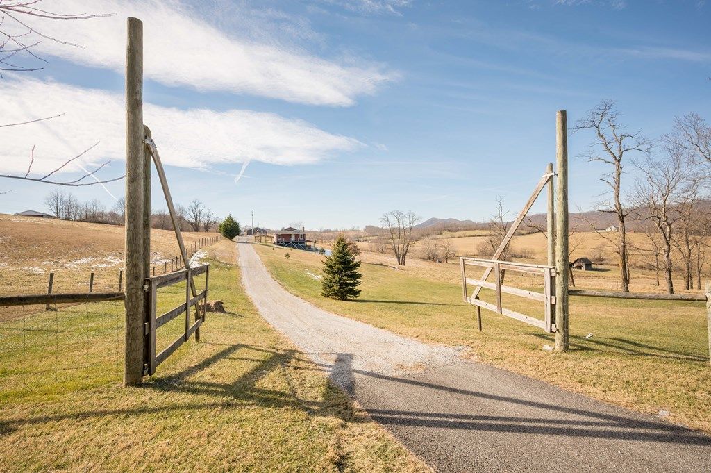 Photo of 145 Mudlick Road, Wytheville, VA 24382 (MLS # 104407)