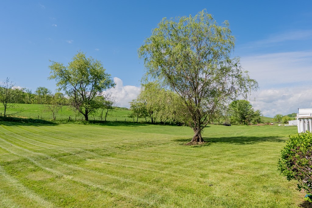 Max Meadows, Virginia 24360, United States, 3 Bedrooms Bedrooms, ,2 BathroomsBathrooms,Residential,Pending,126426