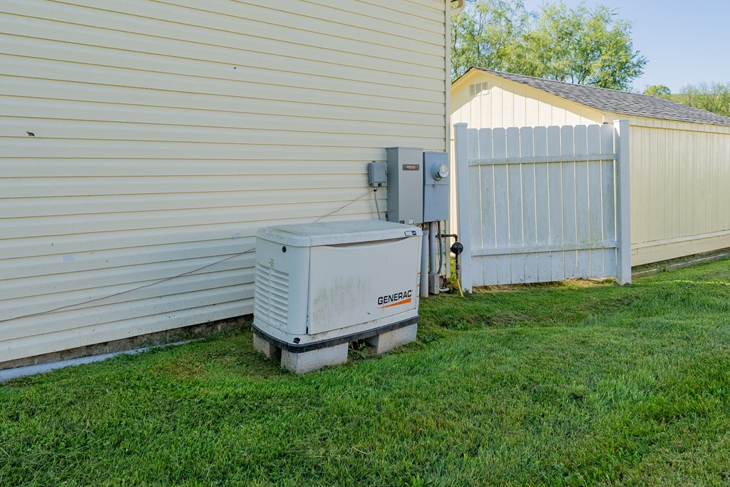 Max Meadows, Virginia 24360, United States, 3 Bedrooms Bedrooms, ,2 BathroomsBathrooms,Residential,Pending,126426