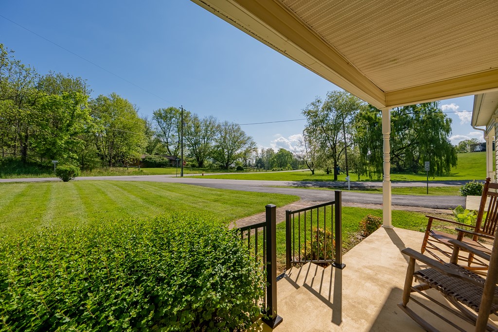 Max Meadows, Virginia 24360, United States, 3 Bedrooms Bedrooms, ,2 BathroomsBathrooms,Residential,Pending,126426