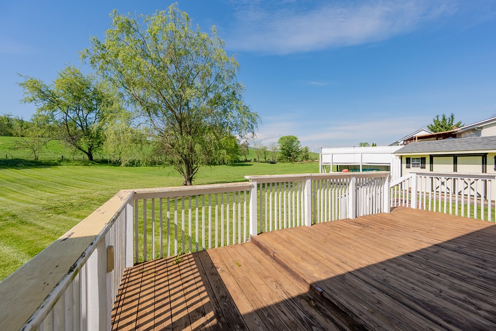 Max Meadows, Virginia 24360, United States, 3 Bedrooms Bedrooms, ,2 BathroomsBathrooms,Residential,Pending,126426