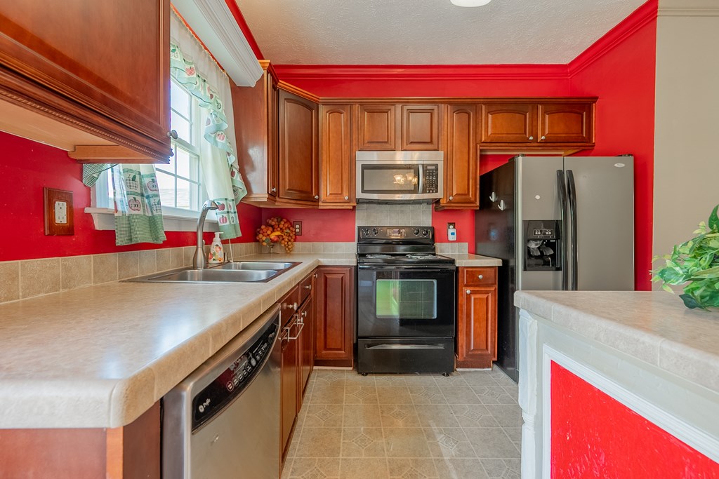 Max Meadows, Virginia 24360, United States, 3 Bedrooms Bedrooms, ,2 BathroomsBathrooms,Residential,Pending,126426