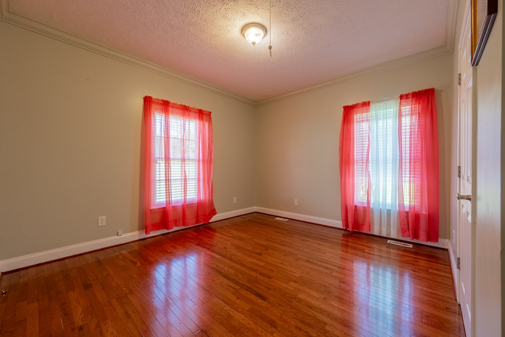 Max Meadows, Virginia 24360, United States, 3 Bedrooms Bedrooms, ,2 BathroomsBathrooms,Residential,Pending,126426