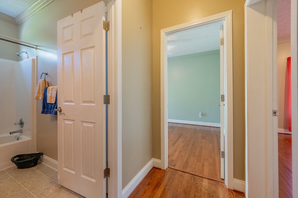 Max Meadows, Virginia 24360, United States, 3 Bedrooms Bedrooms, ,2 BathroomsBathrooms,Residential,Pending,126426