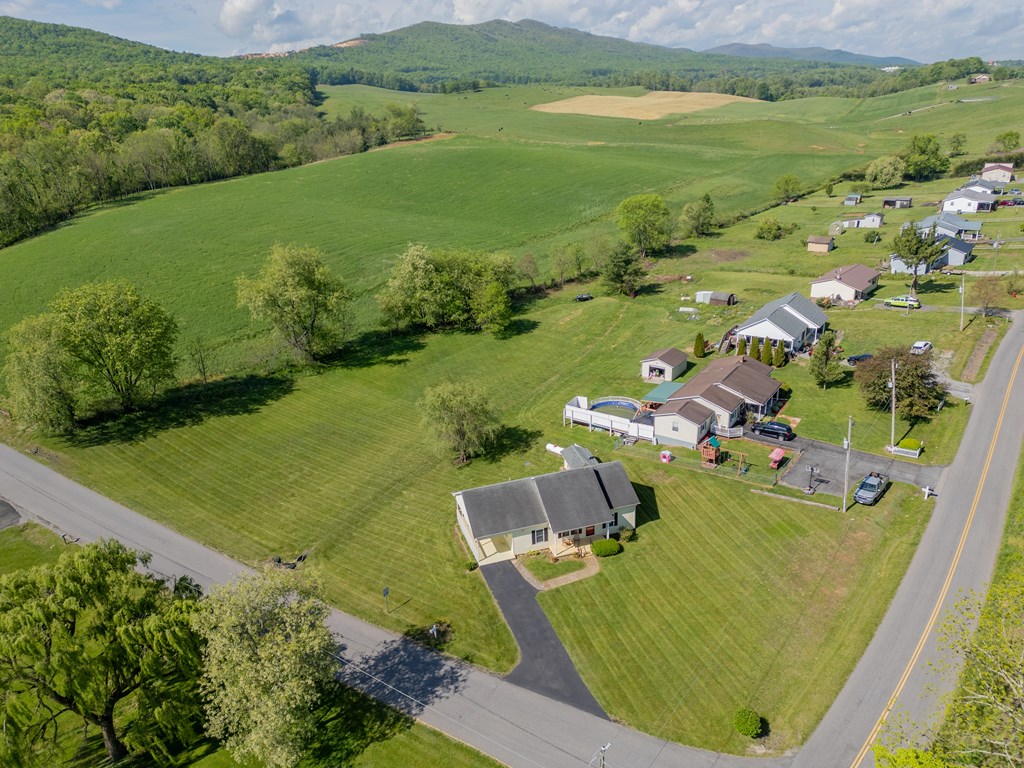 Max Meadows, Virginia 24360, United States, 3 Bedrooms Bedrooms, ,2 BathroomsBathrooms,Residential,Pending,126426