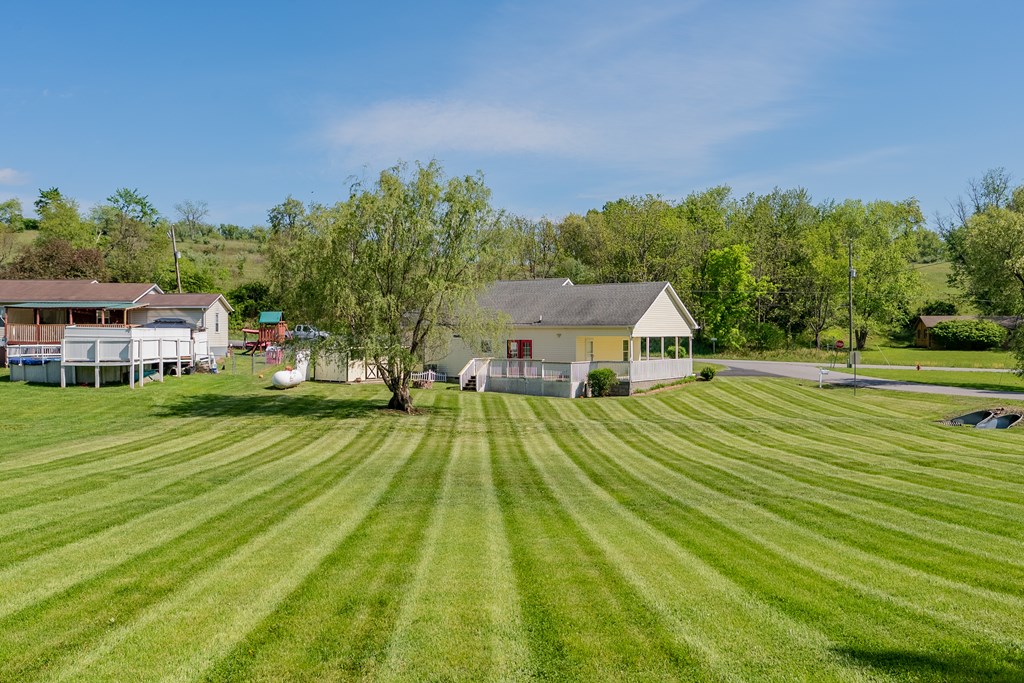 Max Meadows, Virginia 24360, United States, 3 Bedrooms Bedrooms, ,2 BathroomsBathrooms,Residential,Pending,126426