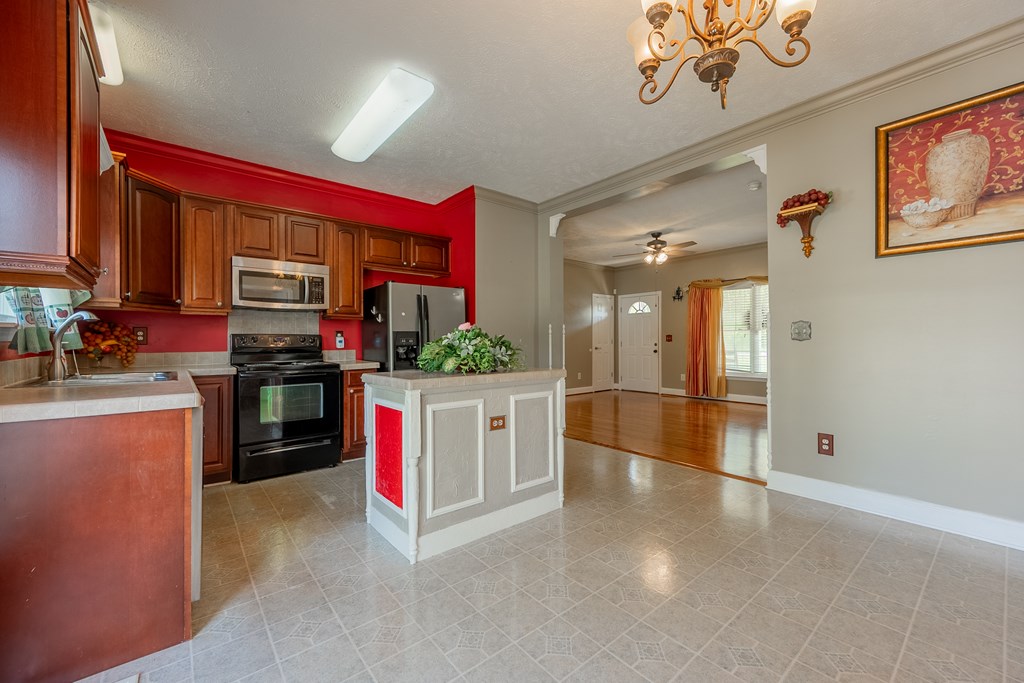 Max Meadows, Virginia 24360, United States, 3 Bedrooms Bedrooms, ,2 BathroomsBathrooms,Residential,Pending,126426