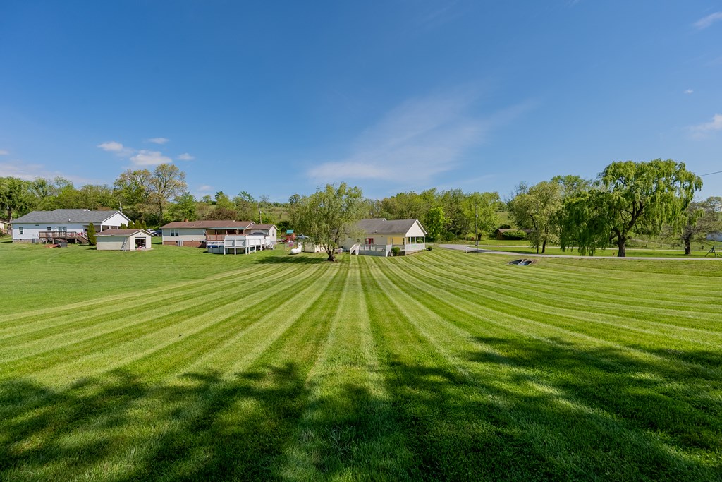 Max Meadows, Virginia 24360, United States, 3 Bedrooms Bedrooms, ,2 BathroomsBathrooms,Residential,Pending,126426