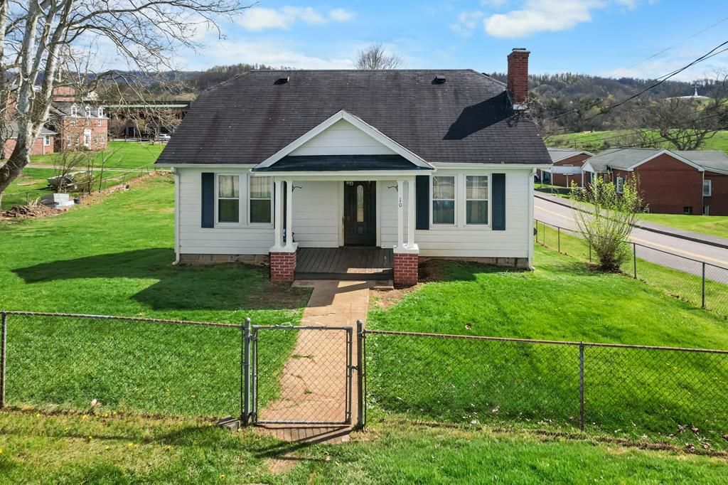 Photo of 10 Duff Street, Lebanon, VA 24266 (MLS # 109552)