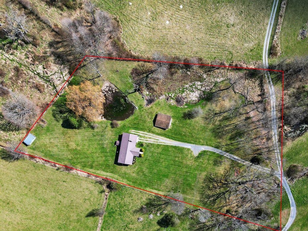 Photo of 553 Good Neighbor Dr, Tazewell, VA 24651 (MLS # 109475)