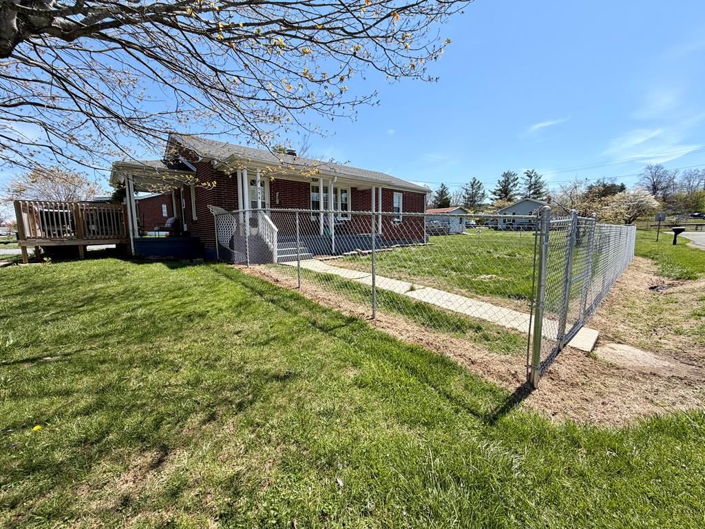 Photo of 554 Friendly Circle, Marion, VA 24354 (MLS # 109531)