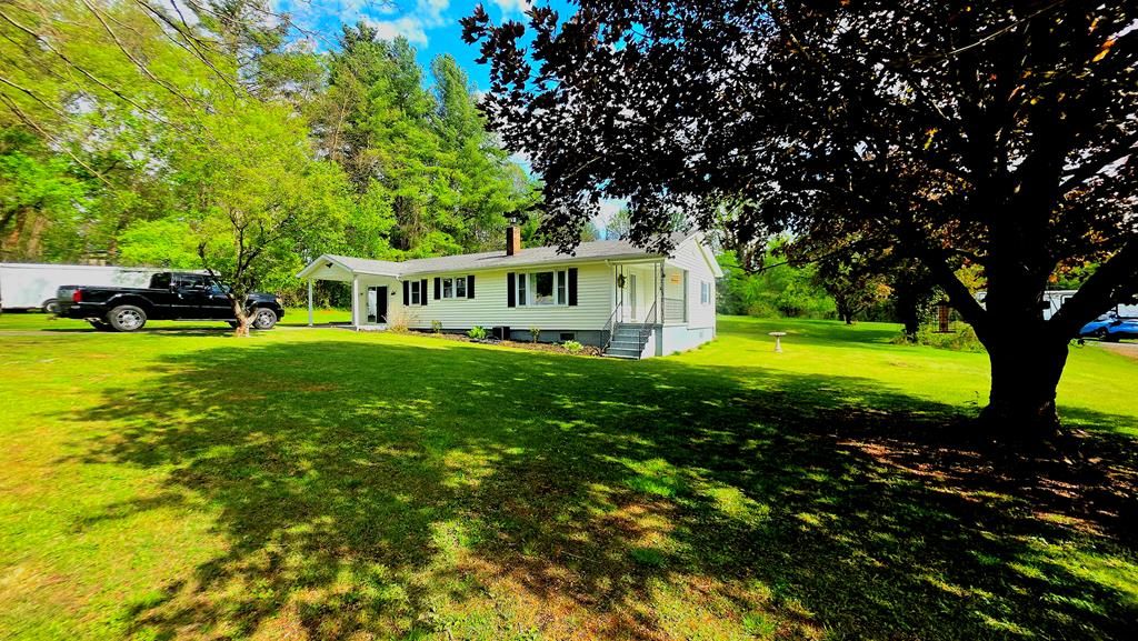 Photo of 60 Green Acres Dr, Galax, VA 24333 (MLS # 109909)