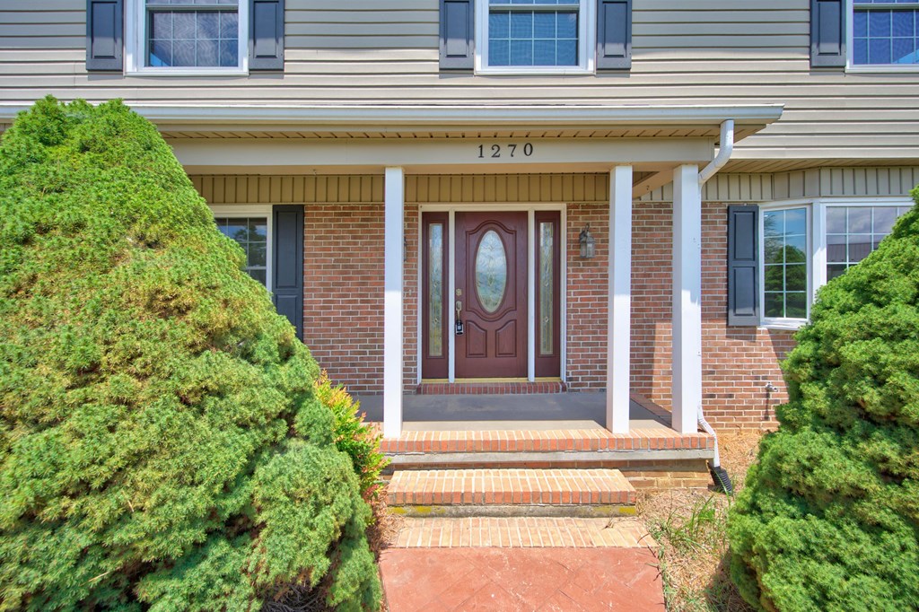 1270 Crestview Drive