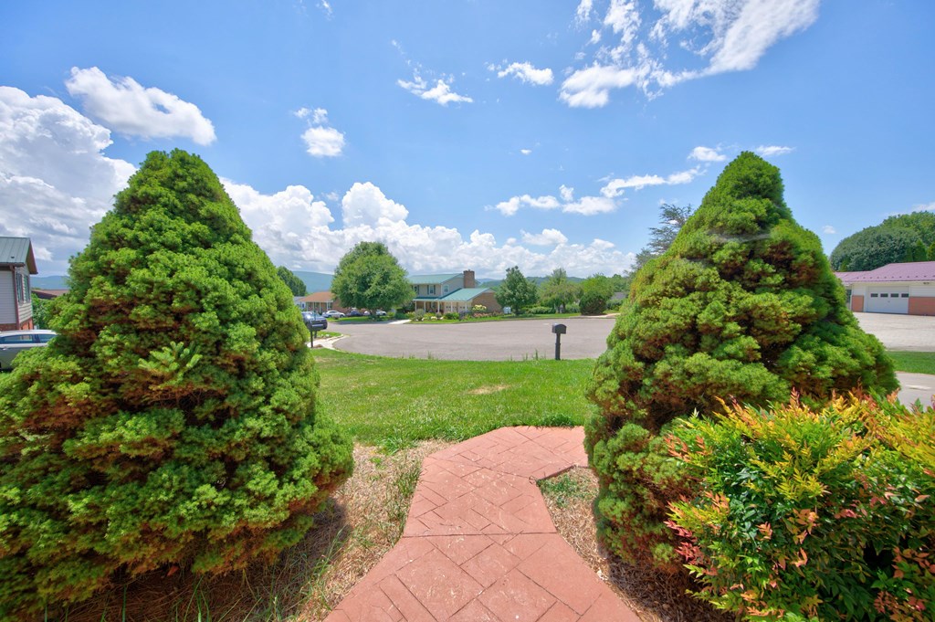 1270 Crestview Drive