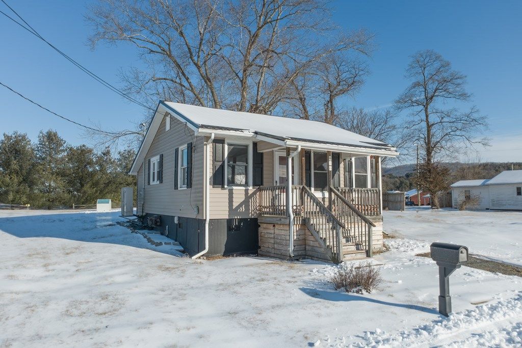 Photo of 116 C St, Austinville, VA 24312 (MLS # 105756)