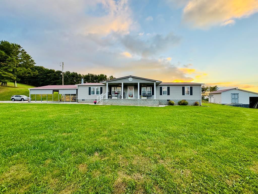 Photo of 142 Souls Harbor Ln, Cedar Bluff, VA 24609 (MLS # 103766)
