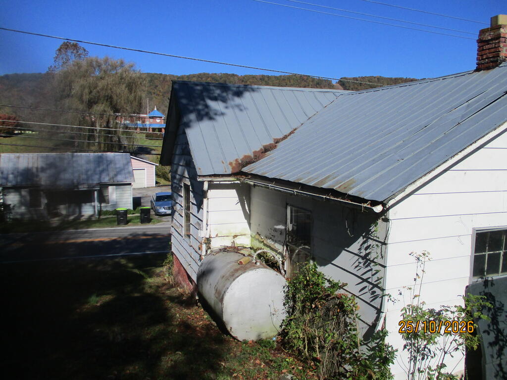 1012 E Main St