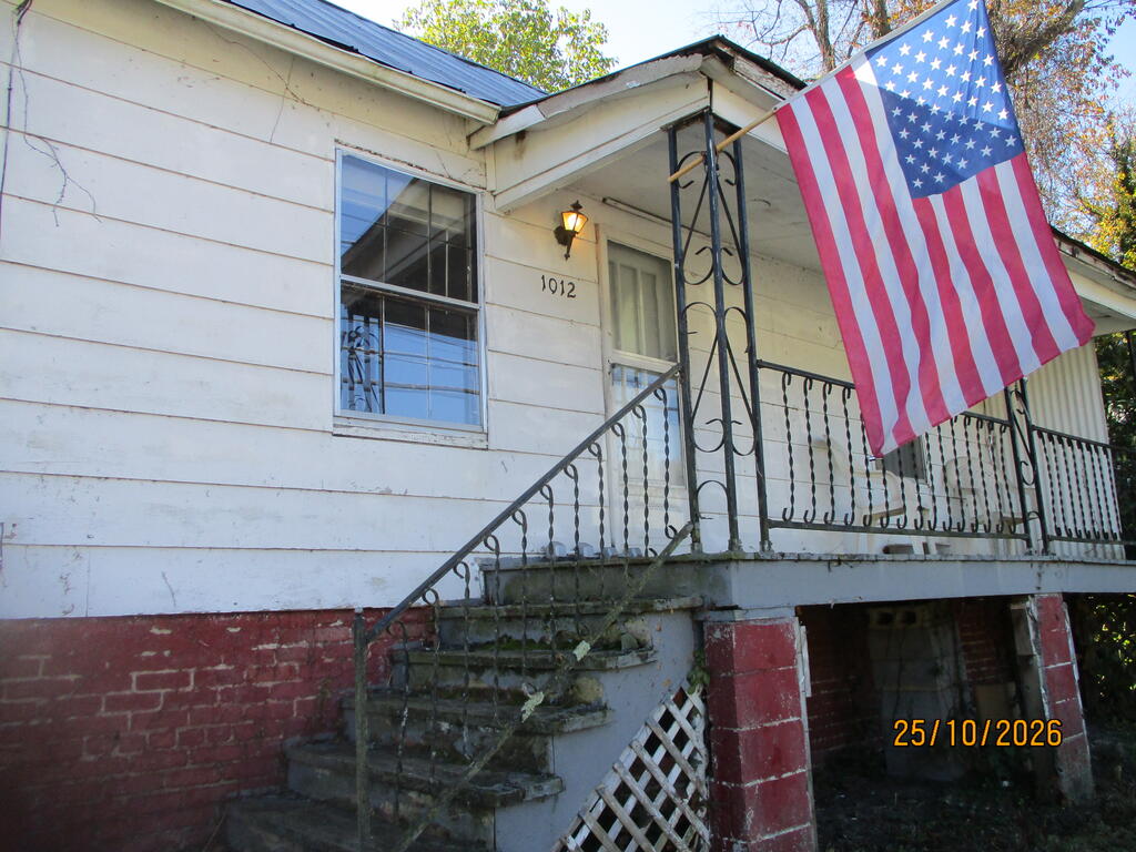 1012 E Main St