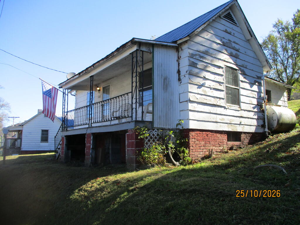 1012 E Main St
