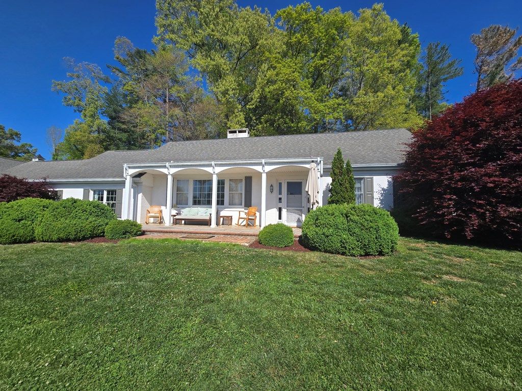 Photo of 570 West Valley Dr, Bristol, VA 24201 (MLS # 109795)