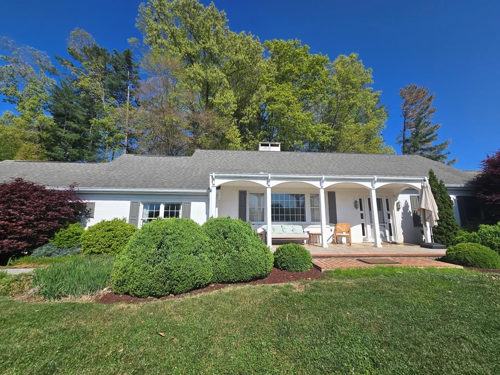 Photo of 570 West Valley Dr, Bristol, VA 24201 (MLS # 109795)