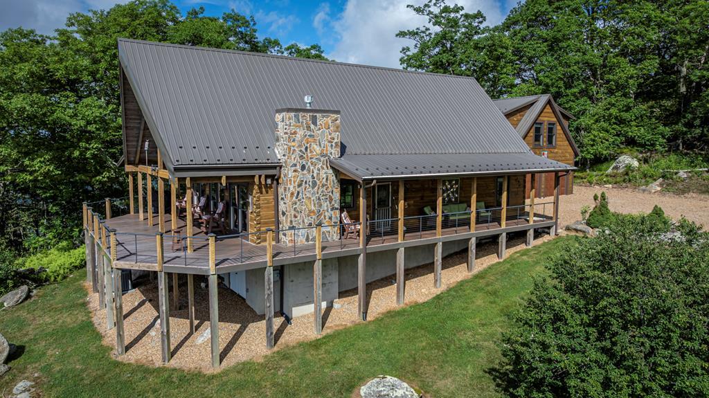 2725 Point Lookout Ln.