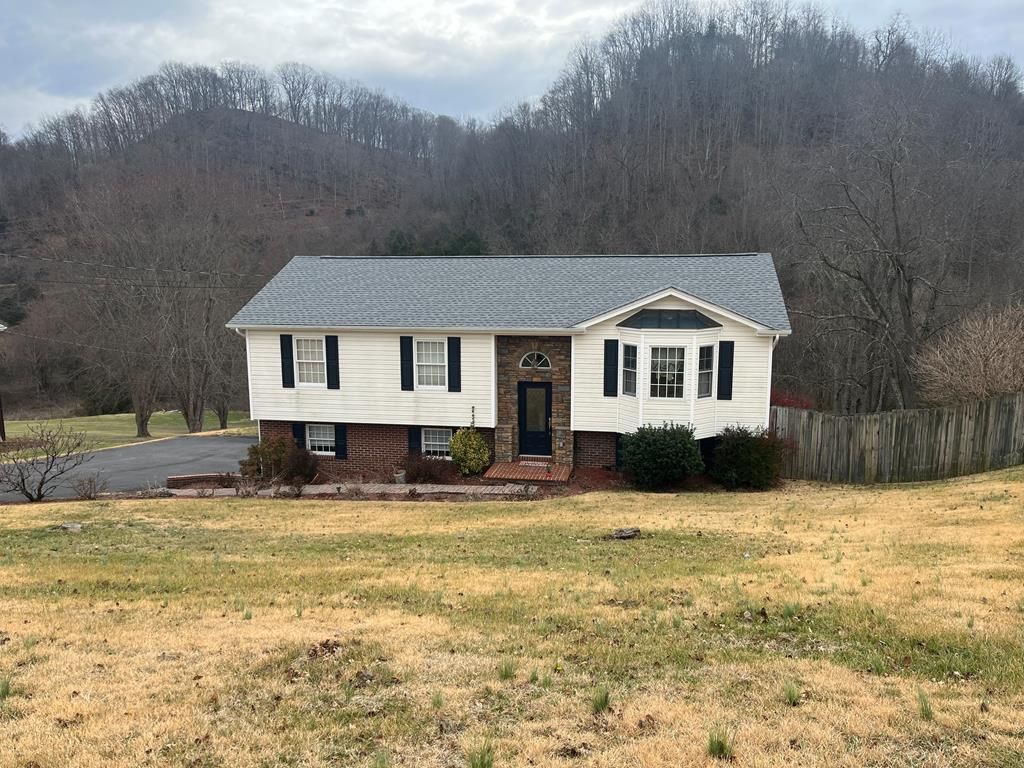 Photo of 187 Hillside Dr, Lebanon, VA 24266 (MLS # 104640)