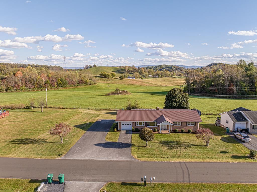 Photo of 19497 Stone Mountain Rd, Abingdon, VA 24210 (MLS # 103928)